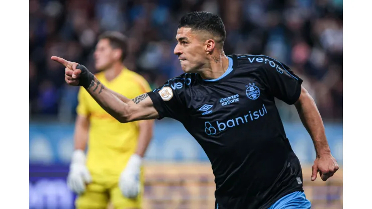 RS - PORTO ALEGRE - 27/08/2023 - BRASILEIRO A 2023, GREMIO X CRUZEIRO - Luis Suarez jogador do Gremio comemora seu gol durante partida contra o Cruzeiro no estadio Arena do Gremio pelo campeonato Brasileiro A 2023. Foto: Maxi Franzoi/AGIF
