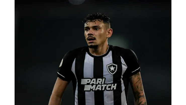 RJ - RIO DE JANEIRO - 10/06/2023 - BRASILEIRO A 2023, BOTAFOGO X FORTALEZA - Tiquinho Soares jogador do Botafogo durante partida contra o Fortaleza no estadio Engenhao pelo campeonato BRASILEIRO A 2023. Foto: Thiago Ribeiro/AGIF
