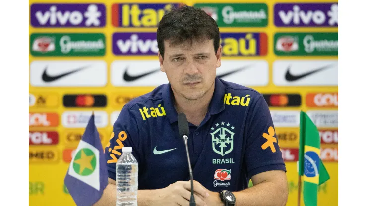 MT - CUIABA - 12/10/2023 - SELECAO BRASILEIRA, COLETIVA Fernando Diniz - Fernando Diniz treinador da Selecao Brasileira durante coletiva de imprensa realizada no Arena Pantanal. Foto: Gil Gomes/AGIF
