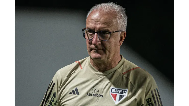 Foto: Isabela Azine/AGIF - Dorival liga alerta no São Paulo.
