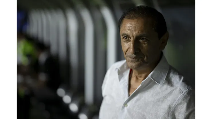 RJ - RIO DE JANEIRO - 18/10/2023 - BRASILEIRO A 2023, VASCO X FORTALEZA - Emiliano Ramon Diaz tecnico do Vasco durante partida contra o Fortaleza no estadio Sao Januario pelo campeonato Brasileiro A 2023. Foto: Jorge Rodrigues/AGIF
