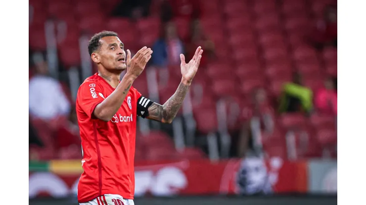 BA - PORTO ALEGRE - 01/11/2023 - BRASILEIRO A 2023, INTERNACIONAL X AMERICA-MG - Alan Patrick jogador do Internacional lamenta durante partida contra o America-MG no estadio Beira-Rio pelo campeonato Brasileiro A 2023. Foto: Maxi Franzoi/AGIF
