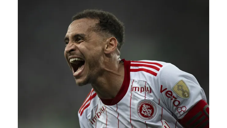 Alan Patrick comemora seu gol durante partida contra o Fluminense pela Libertadores 2023. Foto: Jorge Rodrigues/AGIF
