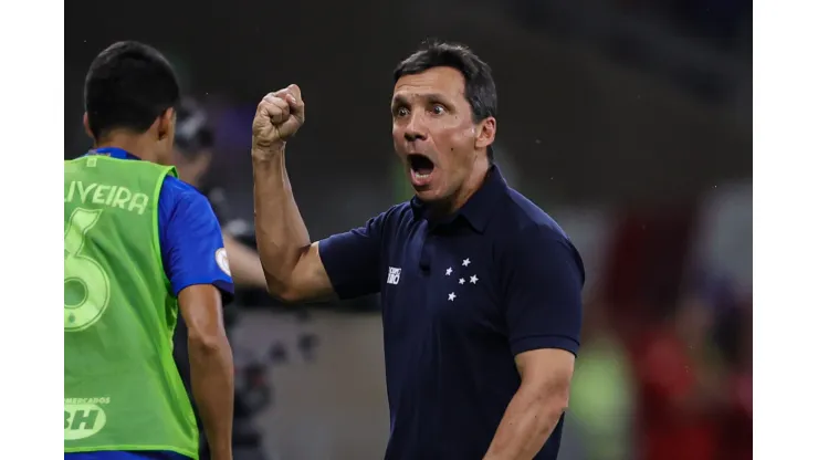  Ze Ricardo tecnico do Cruzeiro comemora gol do Cruzeiro durante partida contra o Bahia no estadio Mineirao pelo campeonato Brasileiro A 2023. Foto: Gilson Lobo/AGIF
