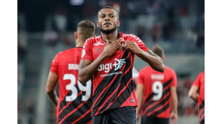 PR - Curitiba - 17/08/2019 - Brasileiro A 2019, Athletico PR x Atletico MG - Marcelo Cirino jogador do Athletico-PR comemora seu gol durante partida contra o Atletico-MG no estadio Arena da Baixada pelo campeonato Brasileiro A 2019. Foto: Gabriel Machado/AGIF
