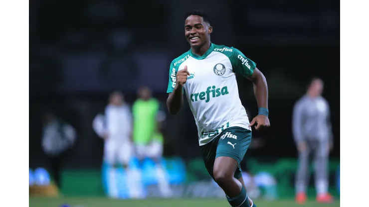 SP - SAO PAULO - 15/09/2023 - BRASILEIRO A 2023, PALMEIRAS X GOIAS - Endrick jogador do Palmeiras durante aquecimento antes da partida contra o Goias no estadio Arena Allianz Parque pelo campeonato Brasileiro A 2023. Foto: Ettore Chiereguini/AGIF
