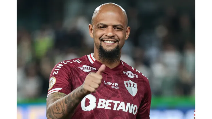 PR - CURITIBA - 24/07/2023 - BRASILEIRO A 2023, CORITIBA X FLUMINENSE - Felipe Melo jogador do Fluminense durante execucao do hino nacional antes da partida contra o Coritiba no estadio Couto Pereira pelo campeonato Brasileiro A 2023. Foto: Robson Mafra/AGIF
