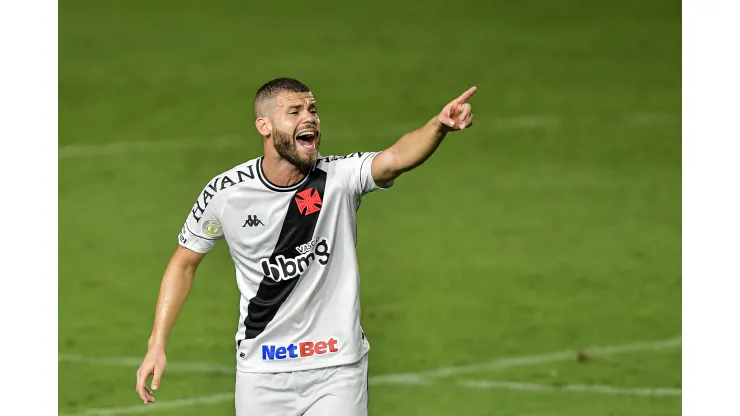 Zagueiro saiu depois do Vasco não aceitar um pagamento -  Foto: Thiago Ribeiro/AGIF.
