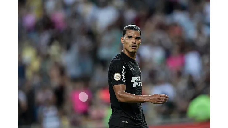 RJ - RIO DE JANEIRO - 08/10/2023 - BRASILEIRO A 2023, FLUMINENSE X BOTAFOGO - Danilo Barbosa jogador do Botafogo durante partida contra o Fluminense no estadio Maracana pelo campeonato Brasileiro A 2023. Foto: Thiago Ribeiro/AGIF
