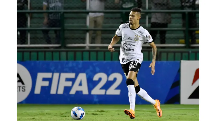 Botafogo recebe notícia preocupante sobre João Victor. Foto: Gabriel Aponte/Getty Images
