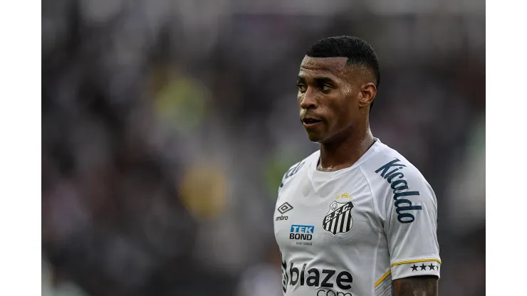  Jean Lucas jogador do Santos durante partida contra o Botafogo no estadio Engenhao pelo campeonato Brasileiro A 2023. Foto: Thiago Ribeiro/AGIF
