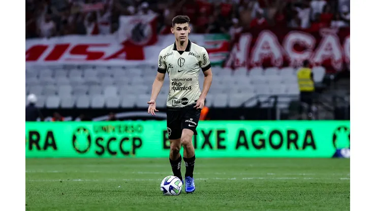 Foto: Fabio Giannelli/AGIF - Corinthians se aproxima de companheiro para Moscardo no meio.
