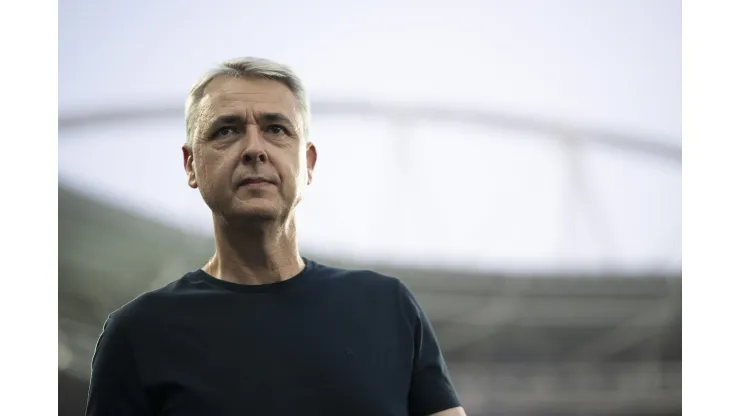 - Tiago Nunes Técnico do Botafogo durante partida contra o Cruzeiro no estadio Engenhao pelo campeonato Brasileiro A 2023. Foto: Jorge Rodrigues/AGIF
