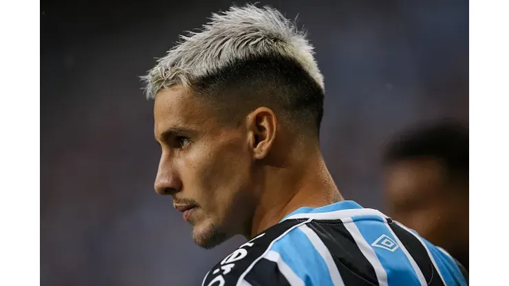 Foto: Pedro H. Tesch/Getty Images - Ferreira em partida pelo Grêmio no Campeonato Brasileiro
