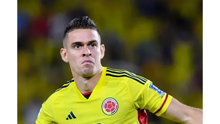 Foto: Gabriel Aponte/Getty Images - Rafael Borré em partida pela Seleção Colombiana nas Eliminatórias para a Copa do Mundo de 2026
