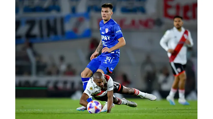 Foto: Marcelo Endelli/Getty Images - Kevin Zenón em partida do Unión pelo Campeonato Argentino
