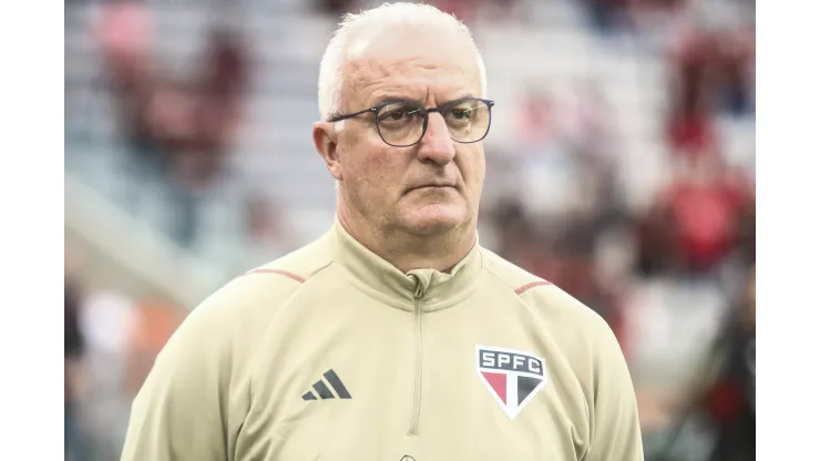 PR - CURITIBA - 29/10/2023 - BRASILEIRO A 2023, ATHLETICO-PR X SAO PAULO - Dorival Junior tecnico do Sao Paulo durante partida contra o Athletico-PR no estadio Arena da Baixada pelo campeonato Brasileiro A 2023. Foto: Gabriel Machado/AGIF
