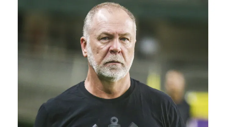 PR - CURITIBA - 06/12/2023 - BRASILEIRO A 2023, CORITIBA X CORINTHIANS - Mano Menezes tecnico do Corinthians durante partida contra o Coritiba no estadio Couto Pereira pelo campeonato Brasileiro A 2023. Foto: Gabriel Machado/AGIF
