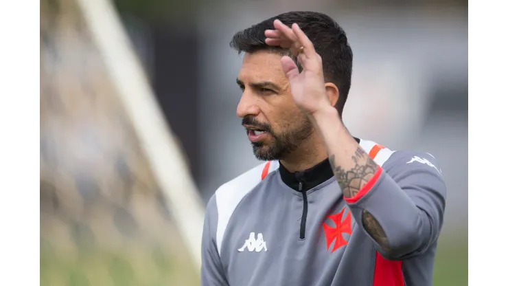 Foto: Daniel RAMALHO/VASCO - Emiliano Díaz fala sobre contratações do Vasco para 2024.
