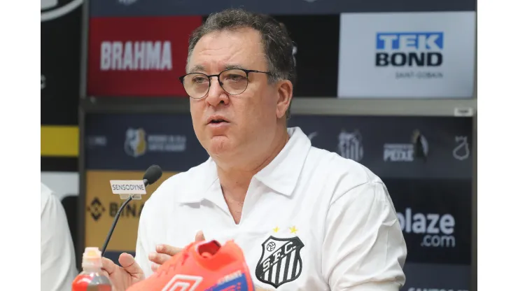 Foto: Reinaldo Campos/AGIF - Marcelo Teixeira recebe notícia sobre Dodô.
