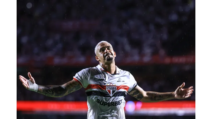 Luciano manda o papo sobre Carpini no São Paulo. Foto: Marcello Zambrana/AGIF
