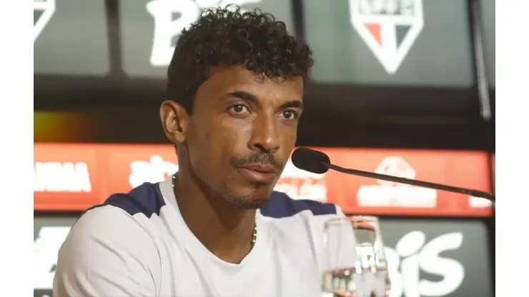 Luiz Gustavo foi apresentado oficialmente nesta segunda (22). Foto: Miguel Schincariol
