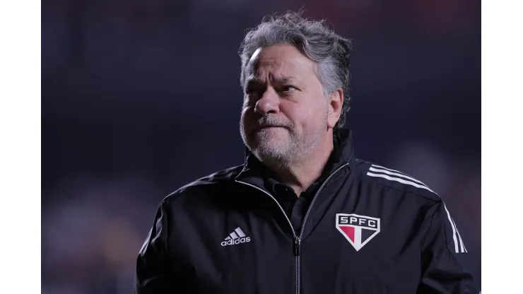 Foto: Ettore Chiereguini/AGIF - Casares reclama da arbitragem em empate do São Paulo.
