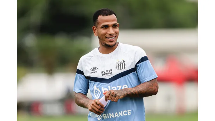 Otero jogador do Santos durante treino no Centro de Treinamento CT Rei Pele. Foto: Reinaldo Campos/AGIF
