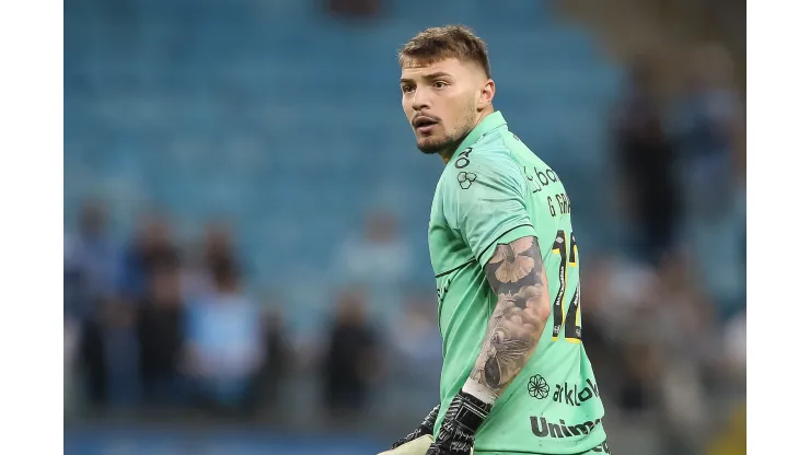 Gabriel Grsndo, goleiro do Grêmio. Foto: Pedro H. Tesch/AGIF
