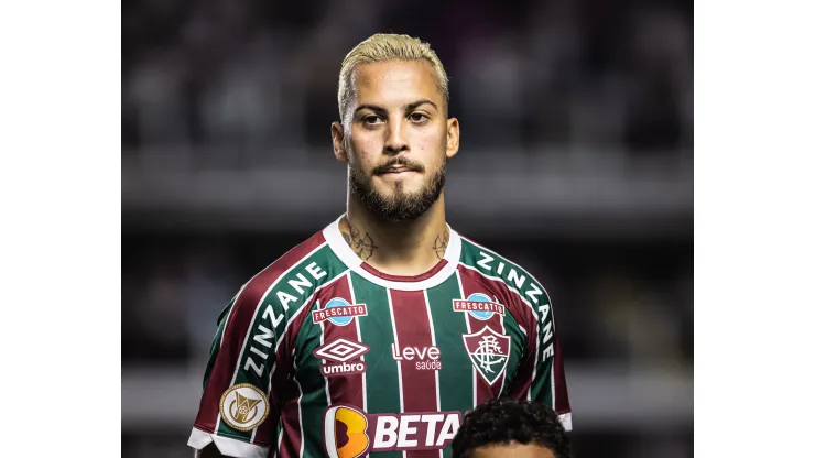  Guga jogador do Fluminense durante partida contra o Santos no estádio Vila Belmiro pelo campeonato Brasileiro A 2023. Foto: Abner Dourado/AGIF
