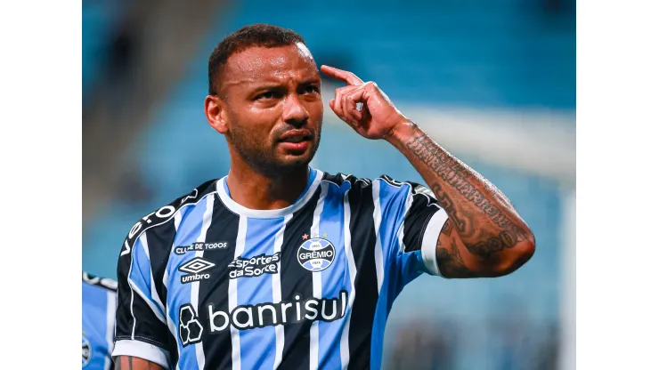 JP Galvão jogador do Grêmio comemora seu gol durante partida contra o Sao Jose no estadio Arena do Gremio pelo campeonato Gaucho 2024. Foto: Maxi Franzoi/AGIF
