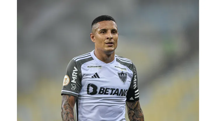 Foto: Thiago Ribeiro/AGIF - Guilherme Arana fica à disposição para o clássico.
