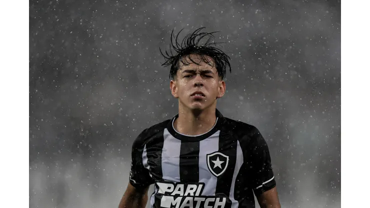 Foto: Thiago Ribeiro/AGIF - Segovinha em ação pelo Botafogo
