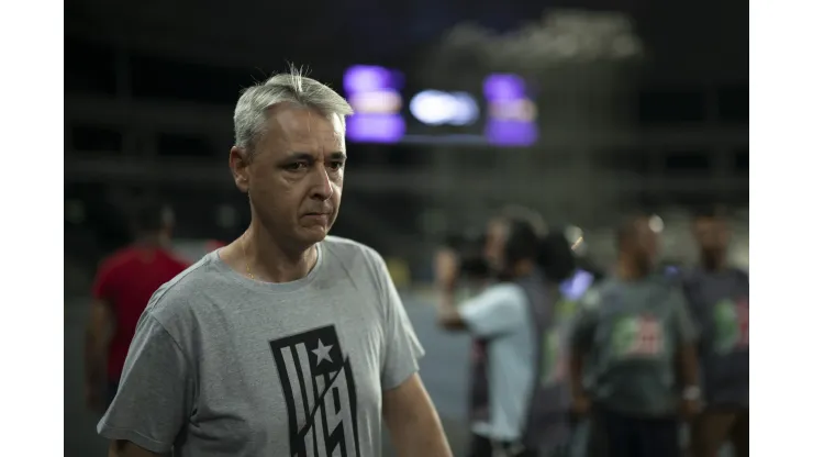 Tiago Nunes, técnico do Botafogo. Foto:  Jorge Rodrigues/AGIF
