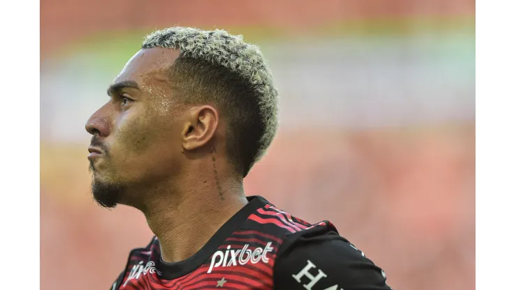 Matheuzinho jogador do Flamengo durante partida contra o Goiás no estadio Maracana pelo campeonato Brasileiro A 2022. Foto: Thiago Ribeiro/AGIF
