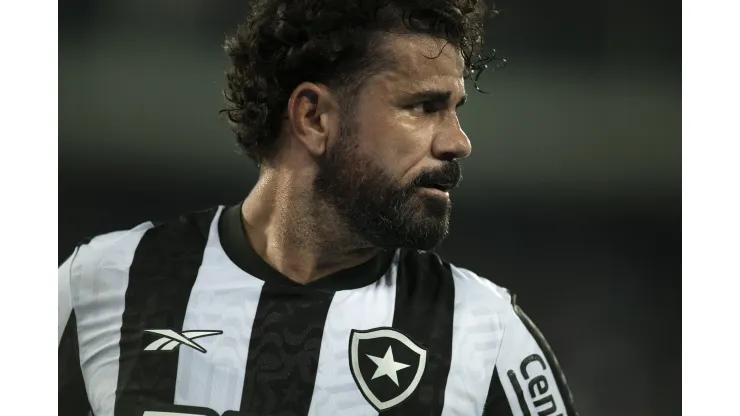 Diego Costa em sua passagem pelo Botafogo.  Foto: Jorge Rodrigues/AGIF
