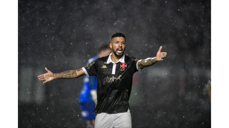 RJ - RIO DE JANEIRO - 07/10/2023 - BRASILEIRO A 2023, VASCO X SAO PAULO - Paulinho jogador do Vasco durante partida contra o Sao Paulo no estadio Sao Januario pelo campeonato Brasileiro A 2023. Foto: Thiago Ribeiro/AGIF
