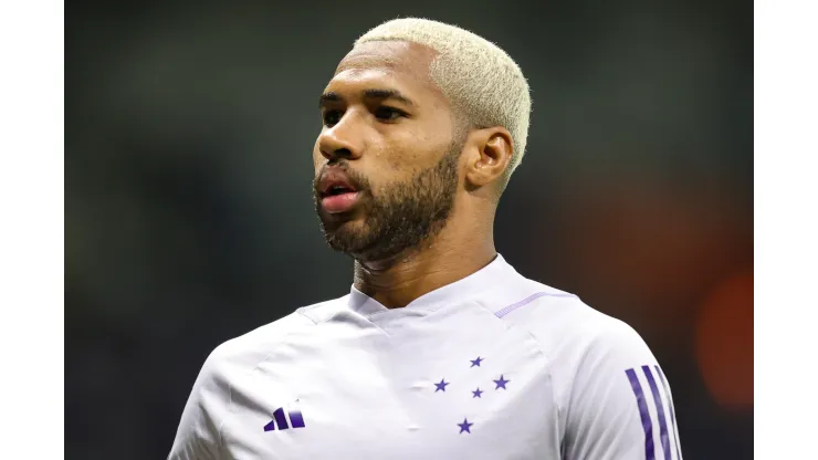 Wesley jogador do Cruzeiro durante aquecimento antes da partida contra o Fluminense no estadio Mineirao pelo campeonato BRASILEIRO A 2023. Foto: Gilson Junio/AGIF
