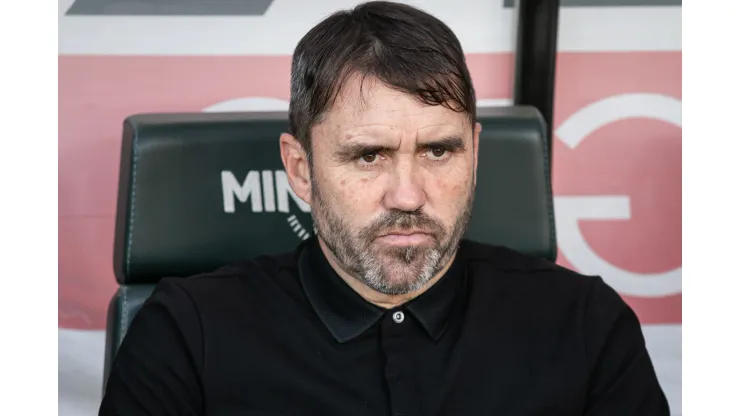 Eduardo Coudet tecnico do Internacional durante partida contra o Cruzeiro no estadio Mineirao pelo campeonato Brasileiro A 2023. Foto: Fernando Moreno/AGIF
