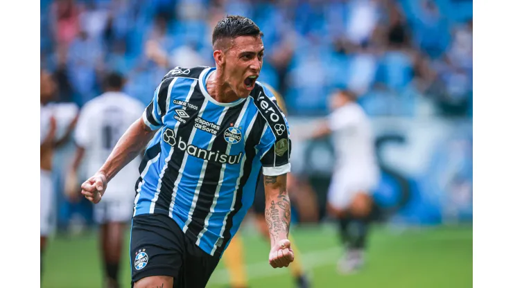 Pavón marcou na sua estreia pelo Grêmio - Foto: Maxi Franzoi/AGIF
