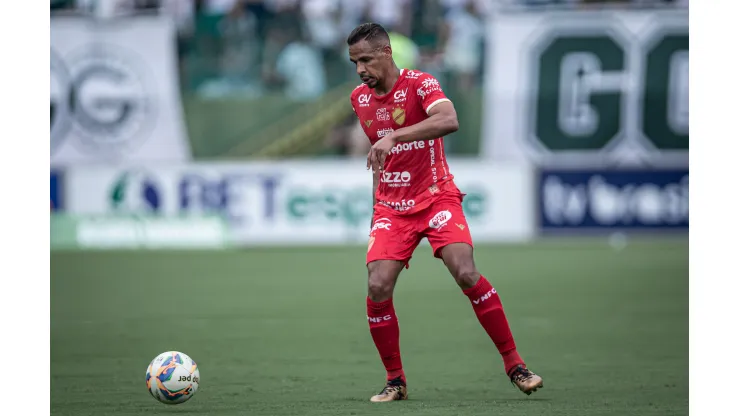 Fernando fez apenas seis jogos pelo Vila Nova - Foto: Isabela Azine/AGIF
