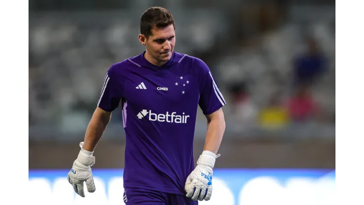 Foto: Gilson Lobo/AGIF - Rafael Cabral é alvo de críticas em eliminação do Cruzeiro.
