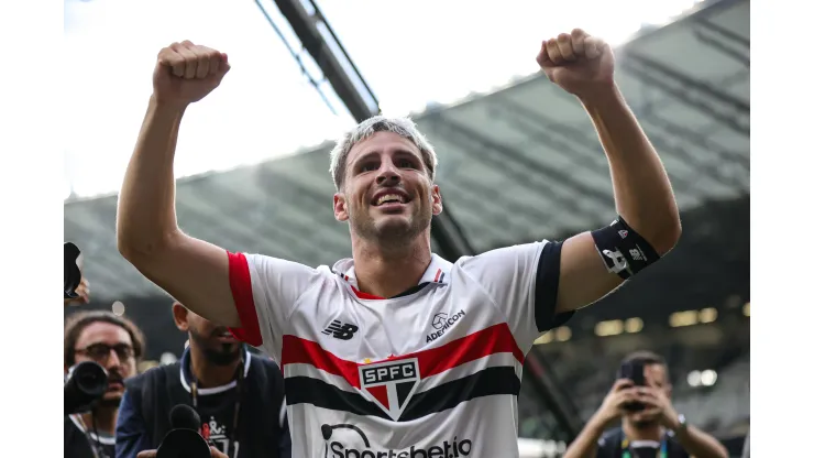 Calleri provoca o Palmeiras. Foto: Gilson Lobo/AGIF
