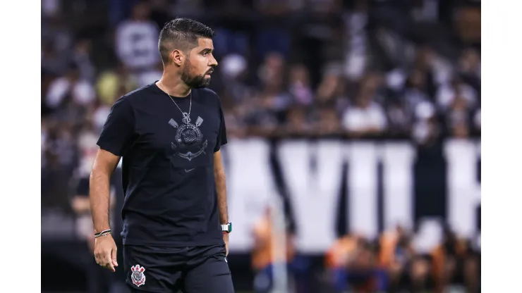 Treinador português tentou levar o zagueiro para o Corinthians - Foto: Marcello Zambrana/AGIF
