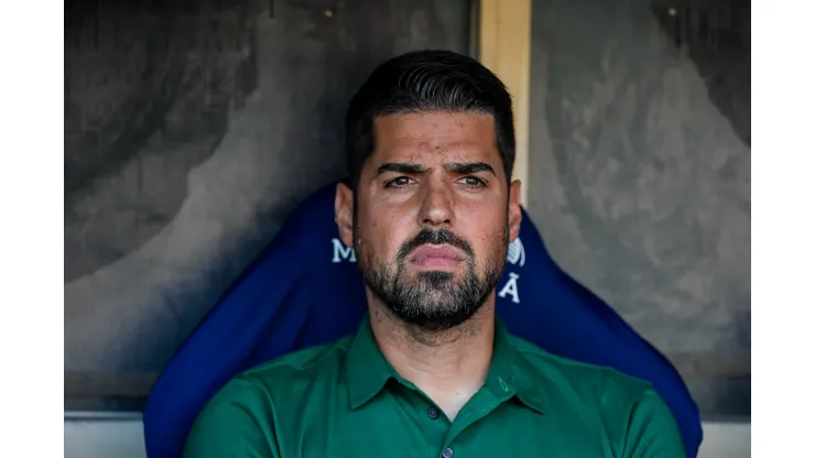 António Oliveira tecnico do Coritiba durante partida contra o Flamengo no estadio Maracana pelo campeonato BRASILEIRO A 2023. Foto: Thiago Ribeiro/AGIF
