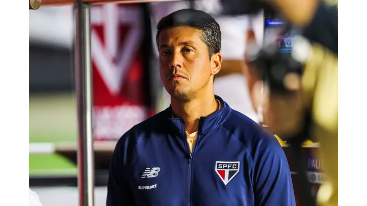 Thiago Carpini técnico do São Paulo durante partida contra o Bragantino no estádio Morumbi pelo campeonato Paulista 2024. Foto: Reinaldo Campos/AGIF
