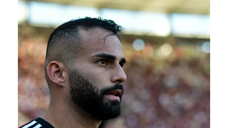 Thiago Maia, cotado no Internacional, durante partida pelo Flamengo contra o Athletico-PR no estadio Maracana pelo campeonato Brasileiro A 2022. Foto: Thiago Ribeiro/AGIF
