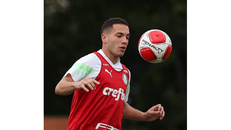 Foto: Cesar Greco/Palmeiras/by Canon - Fabinho durante treinamento do Palmeiras.
