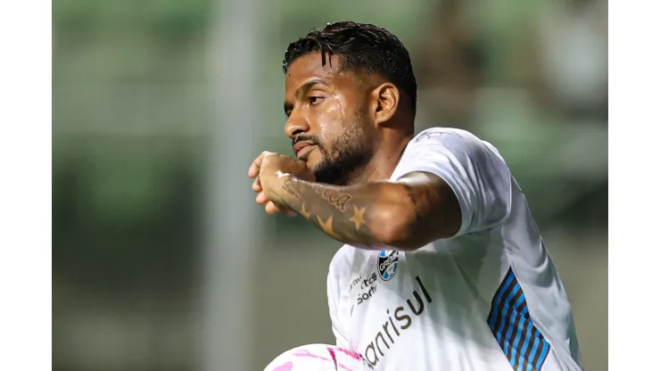 Reinaldo jogador do Gremio comemora seu gol durante partida contra o America-MG no estadio Independencia pelo campeonato Brasileiro A 2023. Atleta está lesionado Foto: Gilson Lobo/AGIF
