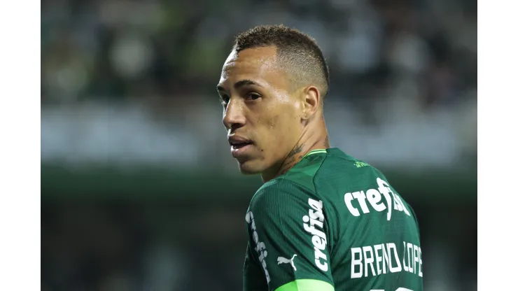 Breno Lopes jogador do Palmeiras durante partida contra o Coritiba no estadio Couto Pereira pelo campeonato Brasileiro A 2023. Atleta está para sair do clube. Foto: Robson Mafra/AGIF
